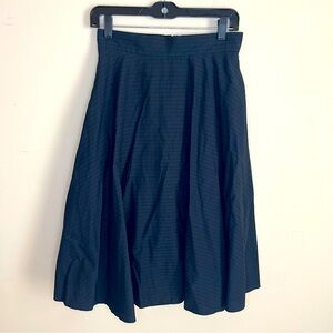 Uniqlo black striped a-line midi skirt women’s size medium pockets elastic waist